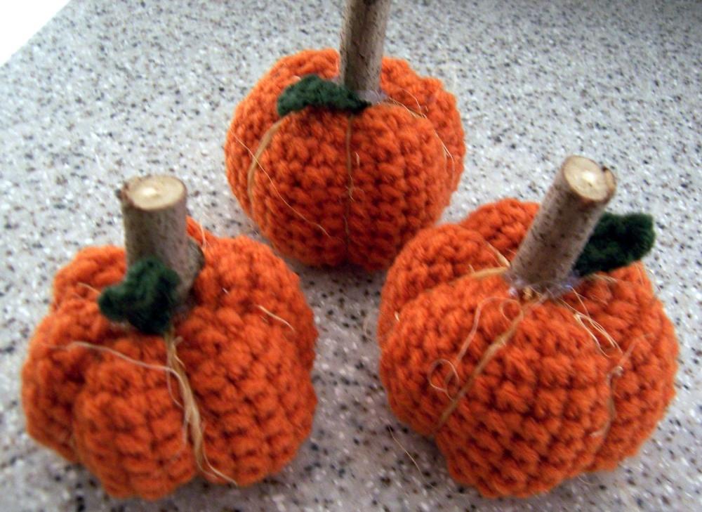 3 Little Crochet Pumpkins With Wood Stems on Luulla